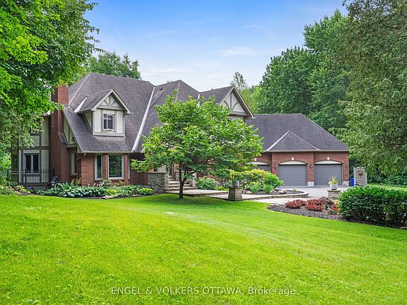 3rd image of 5596 Scobie Cres