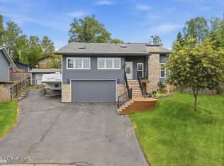 3020 Spinnaker Dr, Anchorage, AK 99516