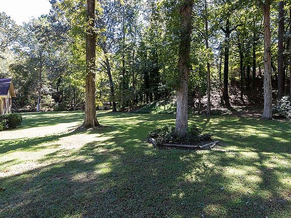 5th image of 628 Park Dr