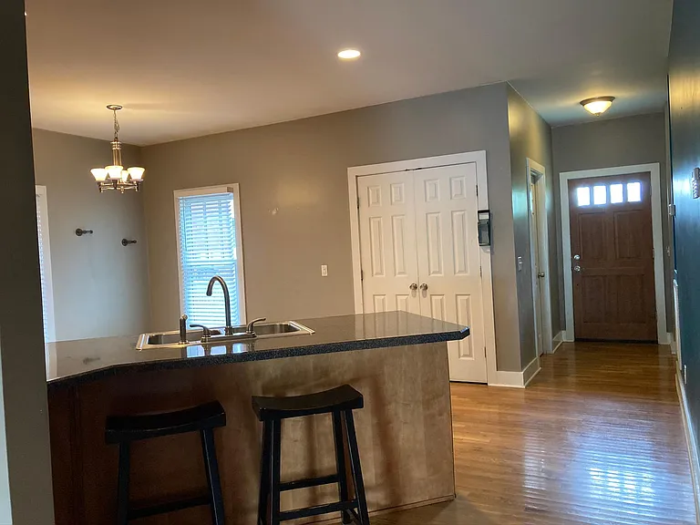 814 Shelby Ave — Photo 3