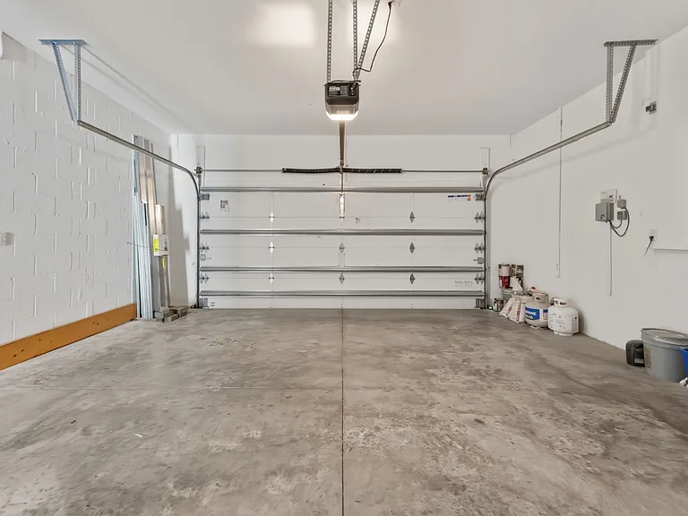 3940 Maurice Ave — Photo 41