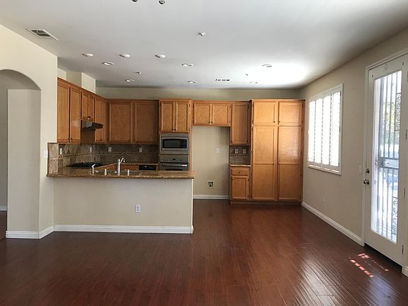 5th image of 931 Olivia Dr