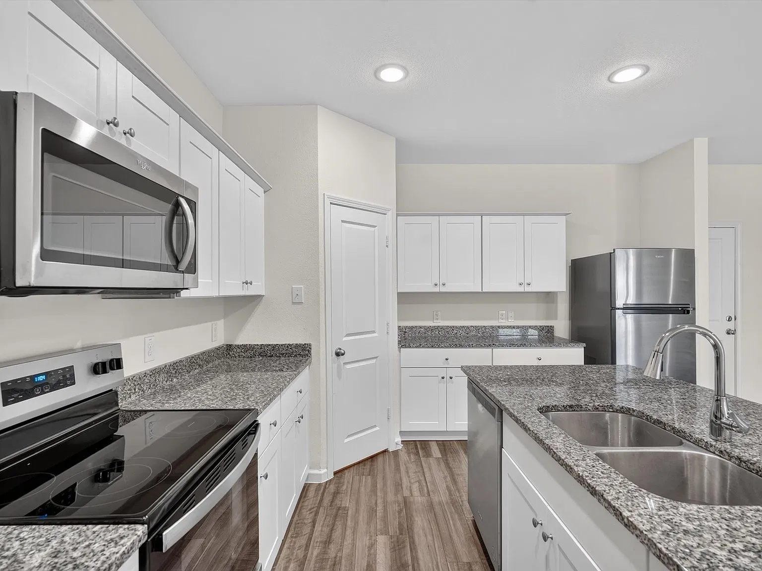 5 bed, 2797 sqft, $2,390 — Photo 4