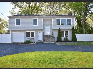 90 Dorchester Rd #1, Ronkonkoma, NY 11779