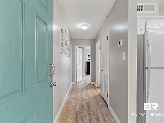 4th image of 1476 W Lagoon Ave #B