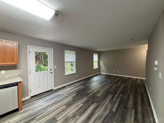 5th image of 406 McEwing Dr
