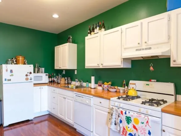 2115 Saint Paul St #3, Baltimore, MD 21218