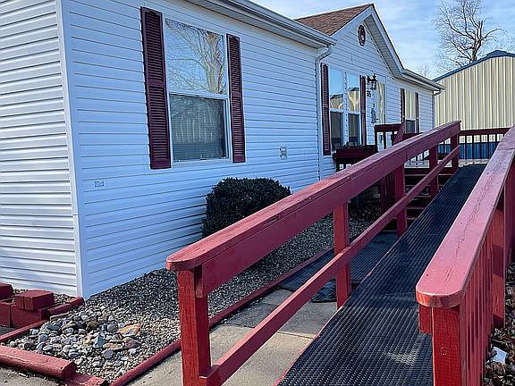 Ramp & stair access to deck