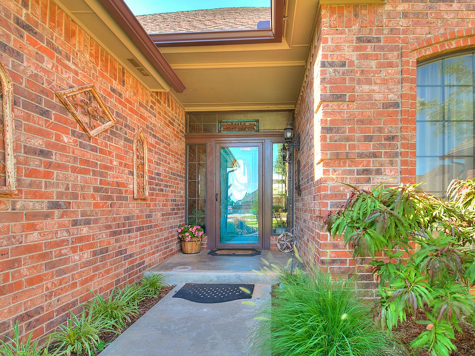 1st image of 1105 Camelot Dr