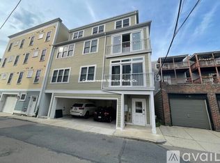 154 Gold St #PENTHOUSE, Boston, MA 02127