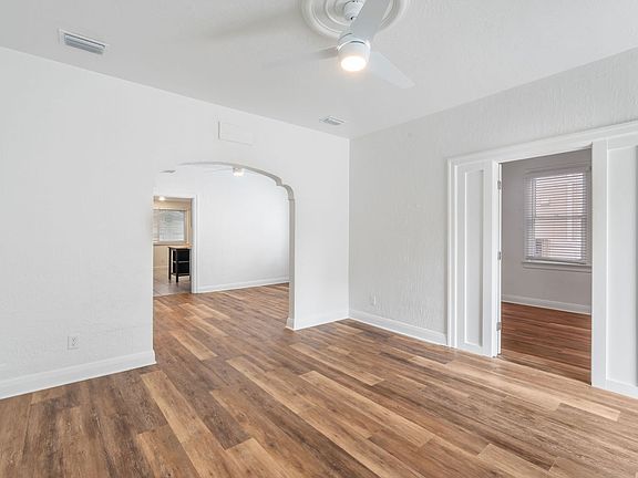 5th image of 206 N Albany Ave