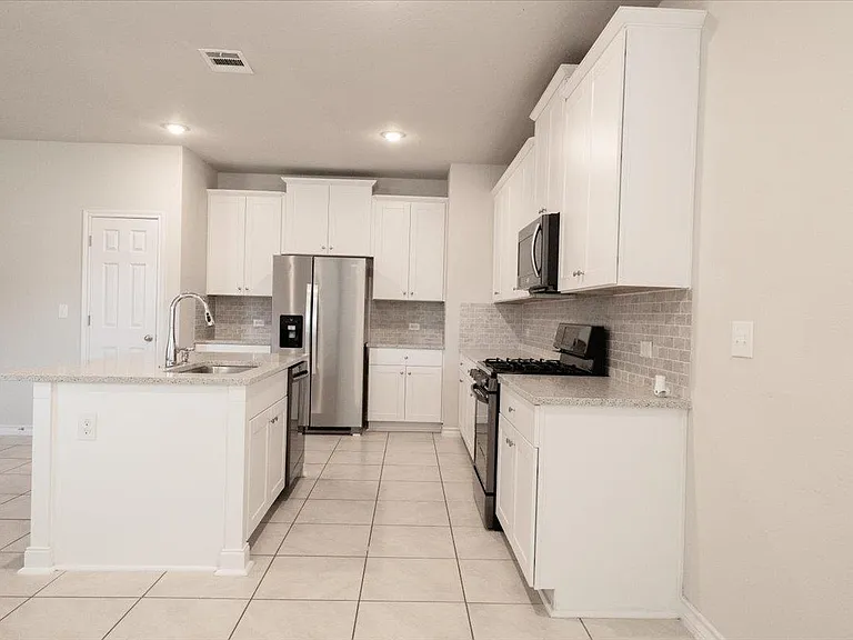 7403 Albany Dr — Photo 9