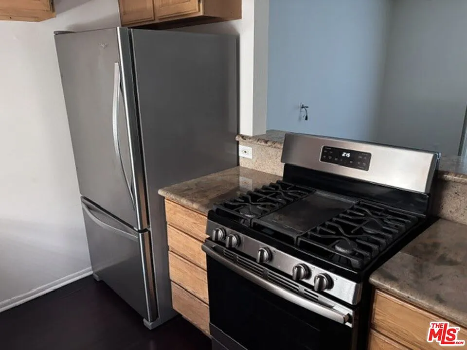 2 bed, 2.0 bath, 905 sqft, $2,750 — Photo 4