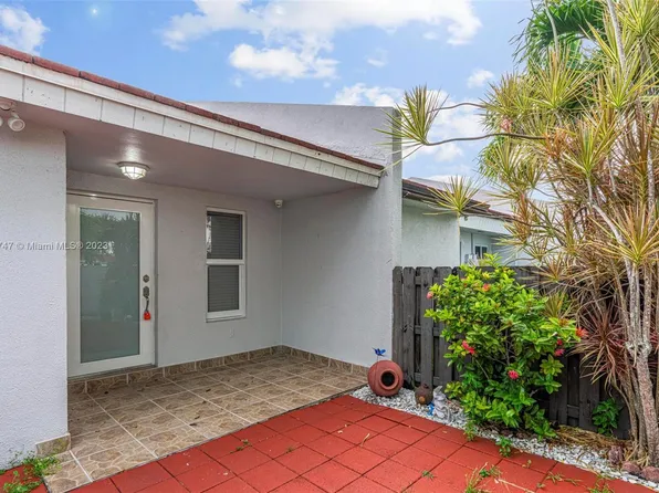 15304 SW 81st Ln, Miami, FL 33193