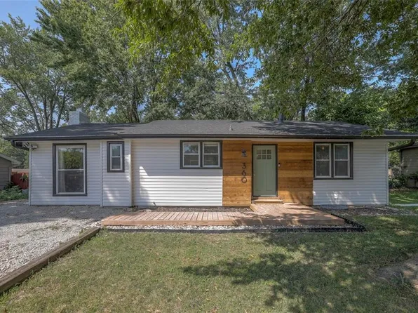 360 S Peculiar Dr, Peculiar, MO 64078