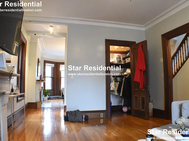 31 Fairfield St #201 — Photo 8