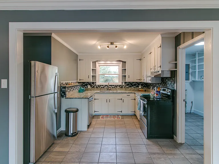 131 E Lake St — Photo 2
