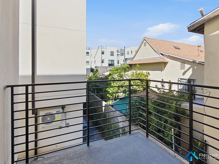 326 3/4 N La Fayette Park Pl — Photo 6