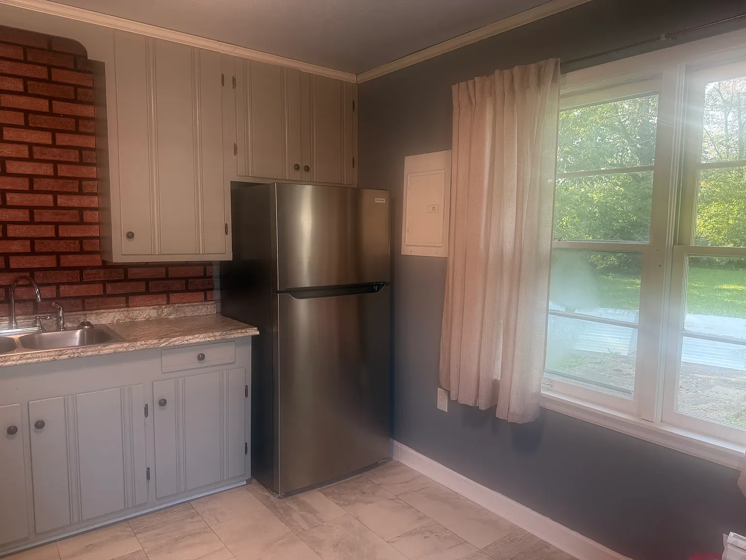 3 bed, 1000 sqft, $1,100 — Photo 4