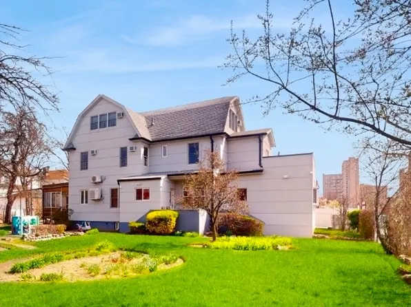 3851 Laurel Ave, Brooklyn, NY 11224
