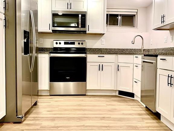 2nd image of 639 S Loomis Ave #Basement