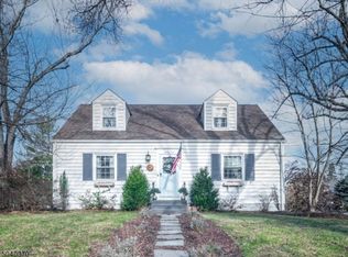 69 W Oak St, Basking Ridge, NJ 07920