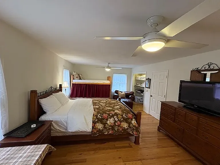 Spare bedroom with desk