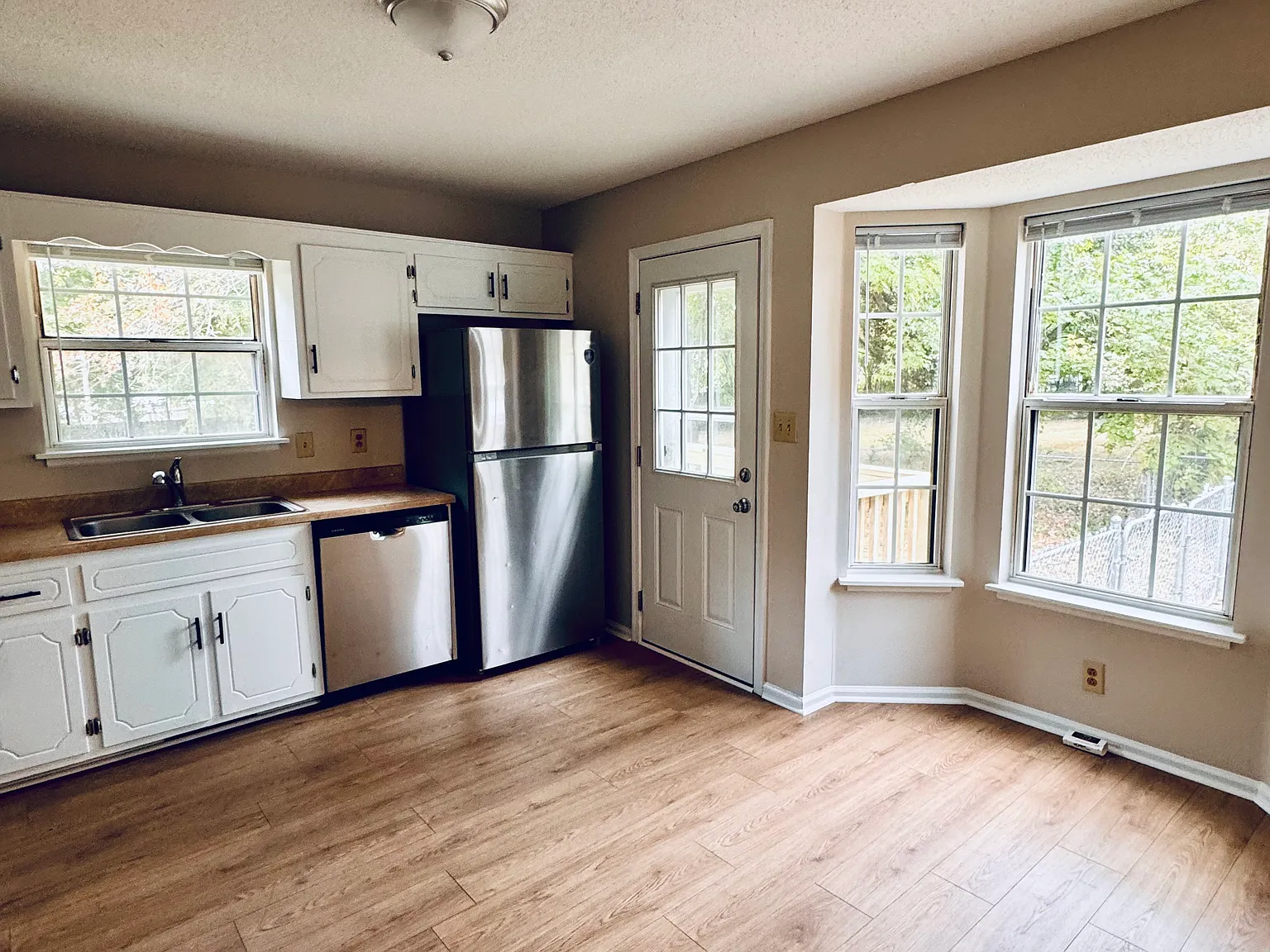 3 bed, 1.5 bath, 973 sqft, $1,400 — Photo 4