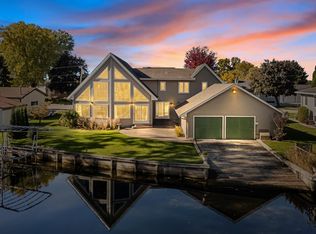 135 Twin Harbor Dr, Winneconne, WI 54986