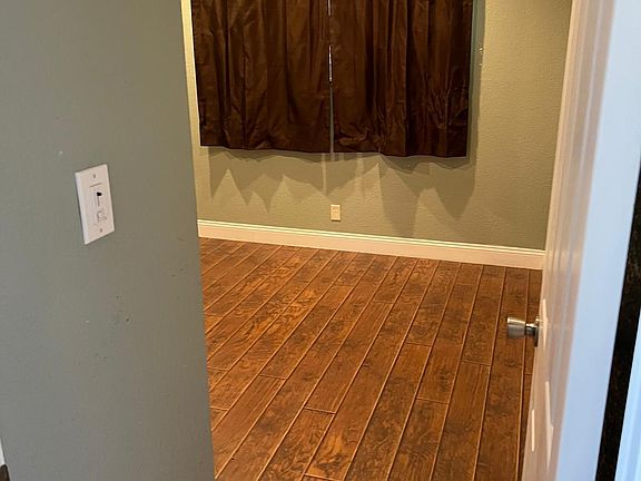 3rd image of 32459 Lois Way