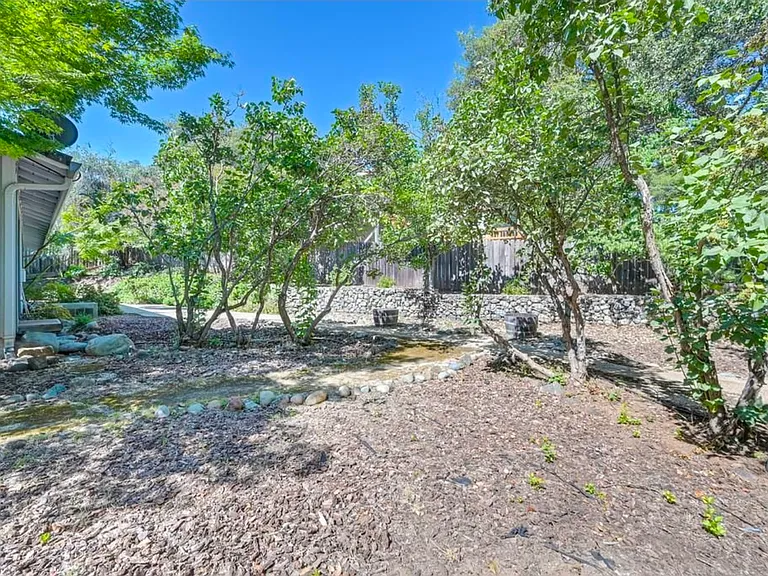 1545 Wimbledon Dr — Photo 4