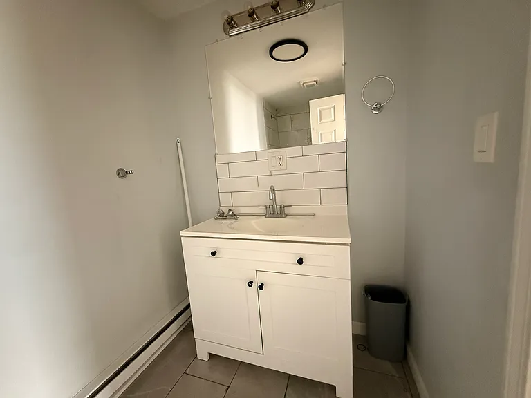 125 Knight St #5 — Photo 3