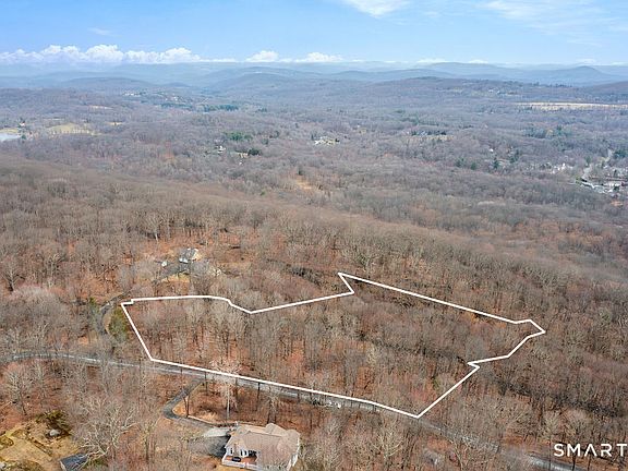 4th image of 10 Chimney Hill Road