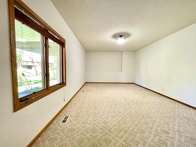 640 S Park Ct — Photo 28