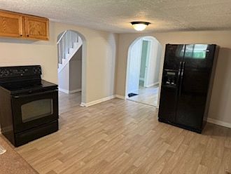 5th image of 1208 Weller Ave
