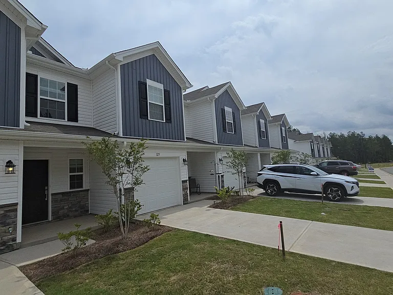 131 Tango Dr — Photo 4