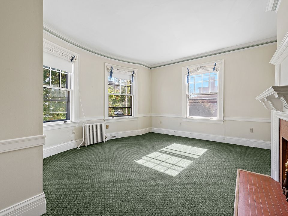 1st image of 7 Oak St #11304943