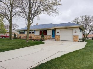 W144N4922 Stone Dr, Menomonee Falls, WI 53051