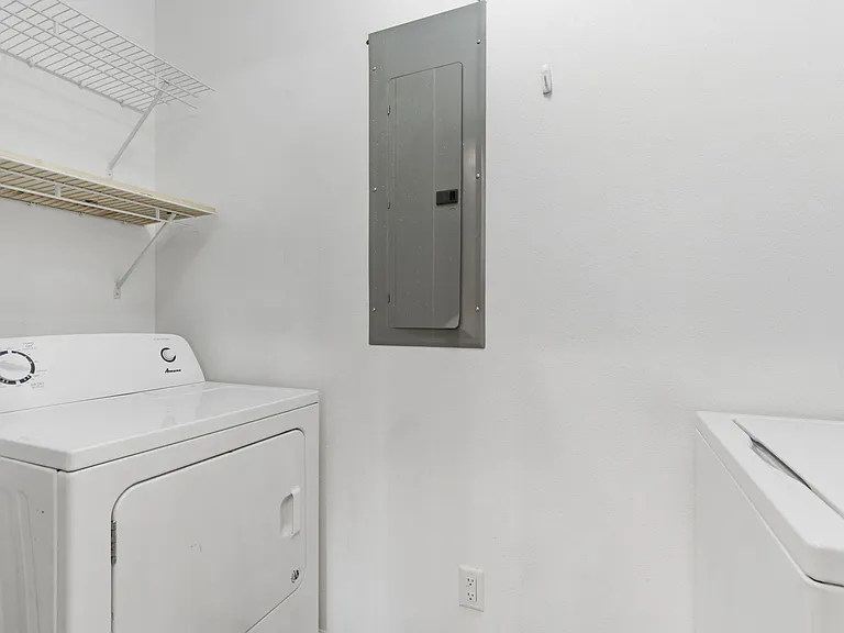 837 S Kentwood Ave — Photo 33