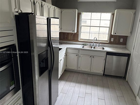 2nd image of 1606 Churchill St #1606