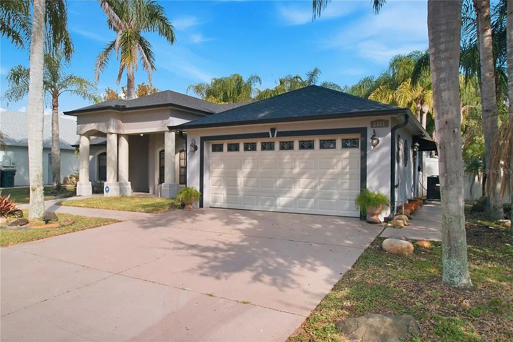 3 bed, 2.0 bath, 1640 sqft, $2,350 — Photo 2