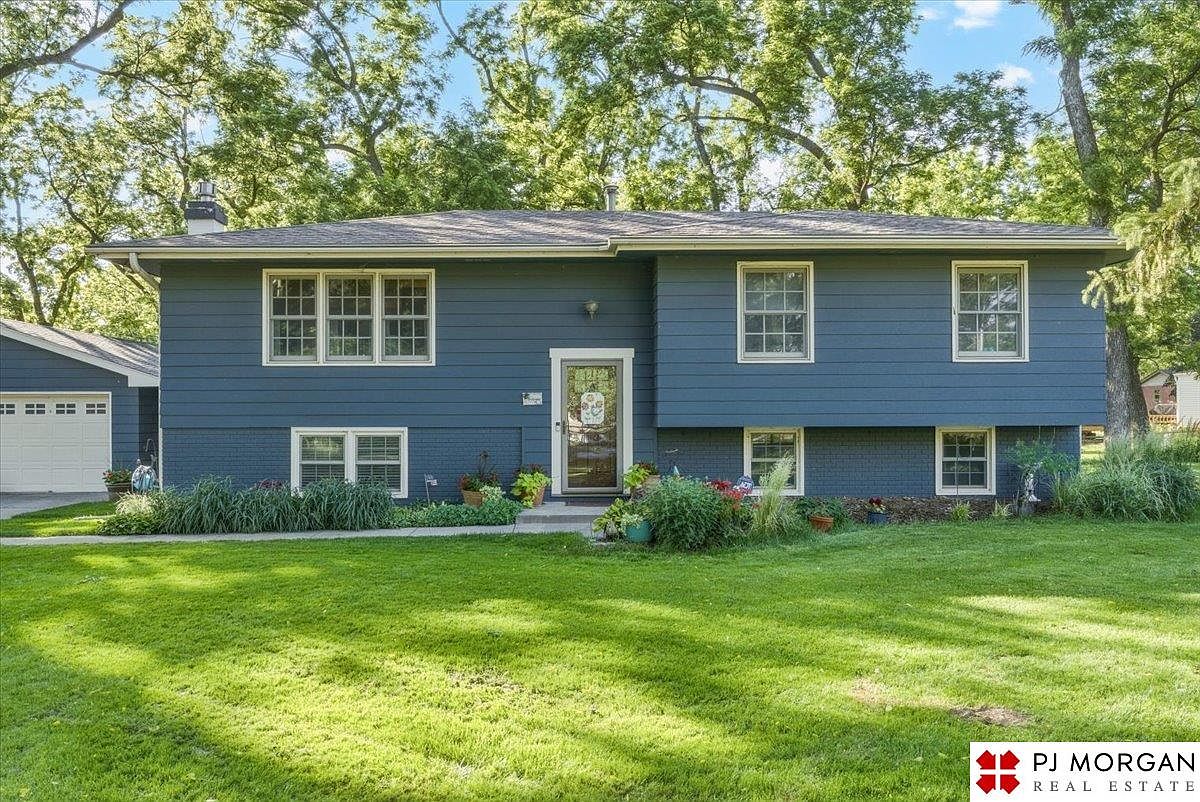 7914 Keystone Dr, Omaha, NE 68134 | Zillow