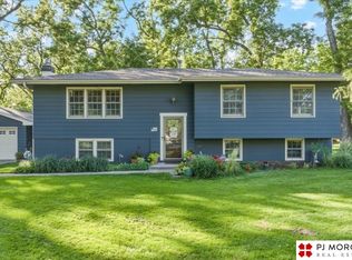 7914 Keystone Dr, Omaha, NE 68134
