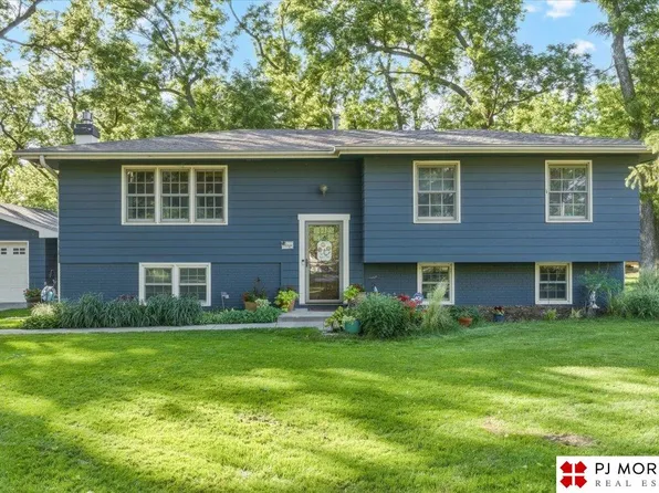 7914 Keystone Dr, Omaha, NE 68134