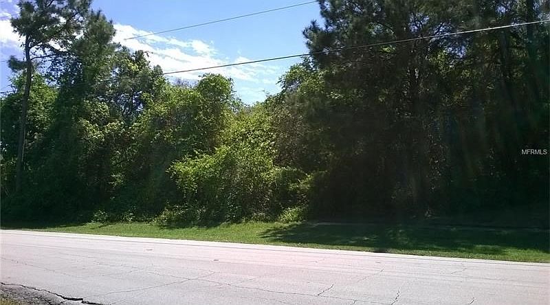 Build your new home here not on main road a little country a great lot hook right in to city water. Close to I-4 the beaches and the parks.