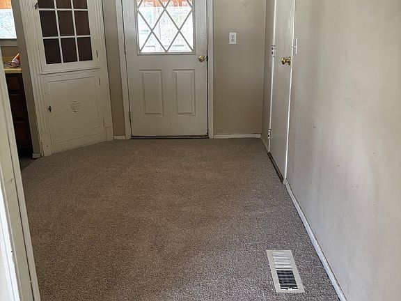 4th image of 1803 S G St