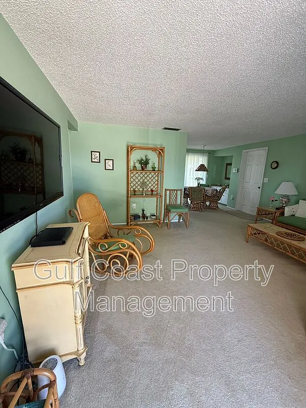 3 bed, 2.0 bath, 1092 sqft, $2,300 — Photo 3