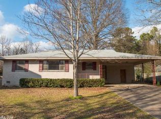 10 Manor Cir, Little Rock, AR 72210