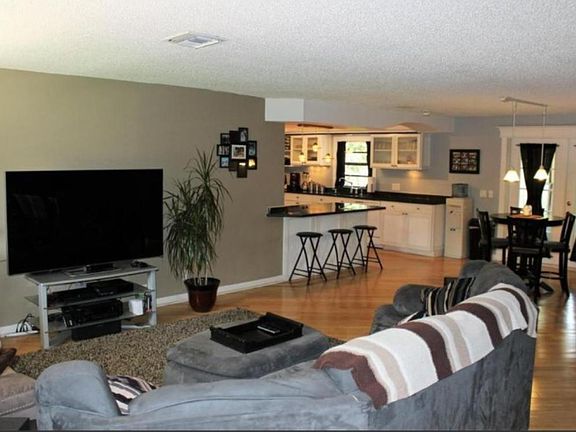 3rd image of 653 Tumblebrook Dr