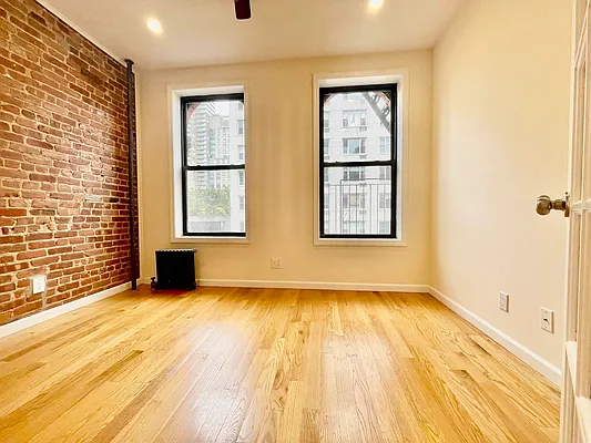Rented by HOLTON REAL ESTATE INC. | media 3